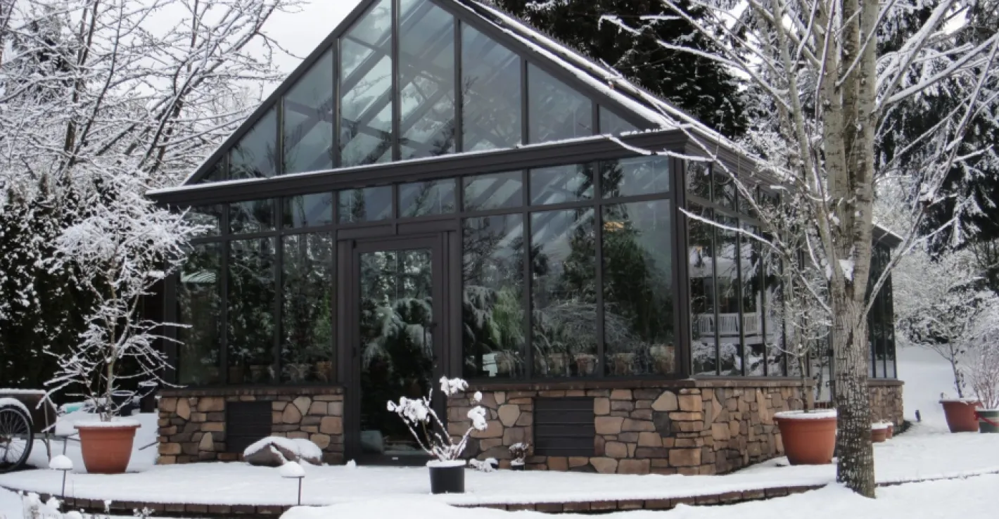 Создайте уникальное пространство для отдыха с отдельно стоящим зимним садом.