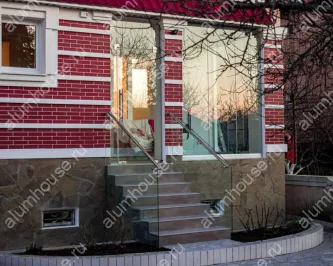 Остекление веранды со стеклянным ограждением