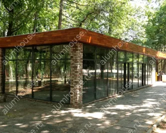 Остекление фасада кафе алюминиевым профилем