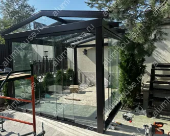 Изготовление  беседки на металлическом каркасе с безрамным остеклением