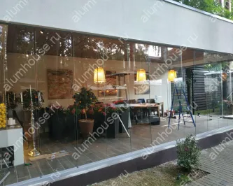 Холодное панорамное остекление беседки