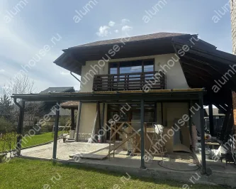 Стеклянный навес на стальном каркасе со стеклом триплекс