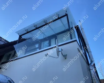 Стеклянный навес и ограждение пристроенные к зимнему саду