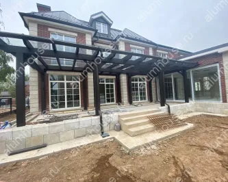 Стеклянный навес с электрообогревом на деревянном каркасе