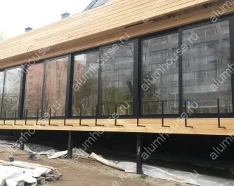 Остекление фасада раздвижными конструкциями