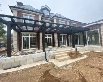 Стеклянный навес с электрообогревом на деревянном каркасе