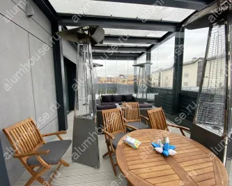 Стеклянная веранда на металлическом каркасе со стеклянной крышей