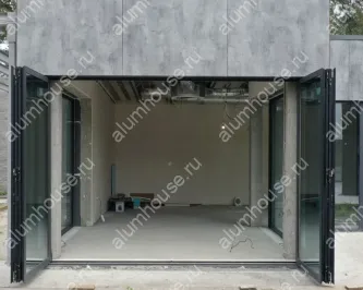 Остекление беседки теплыми дверьми гармошка