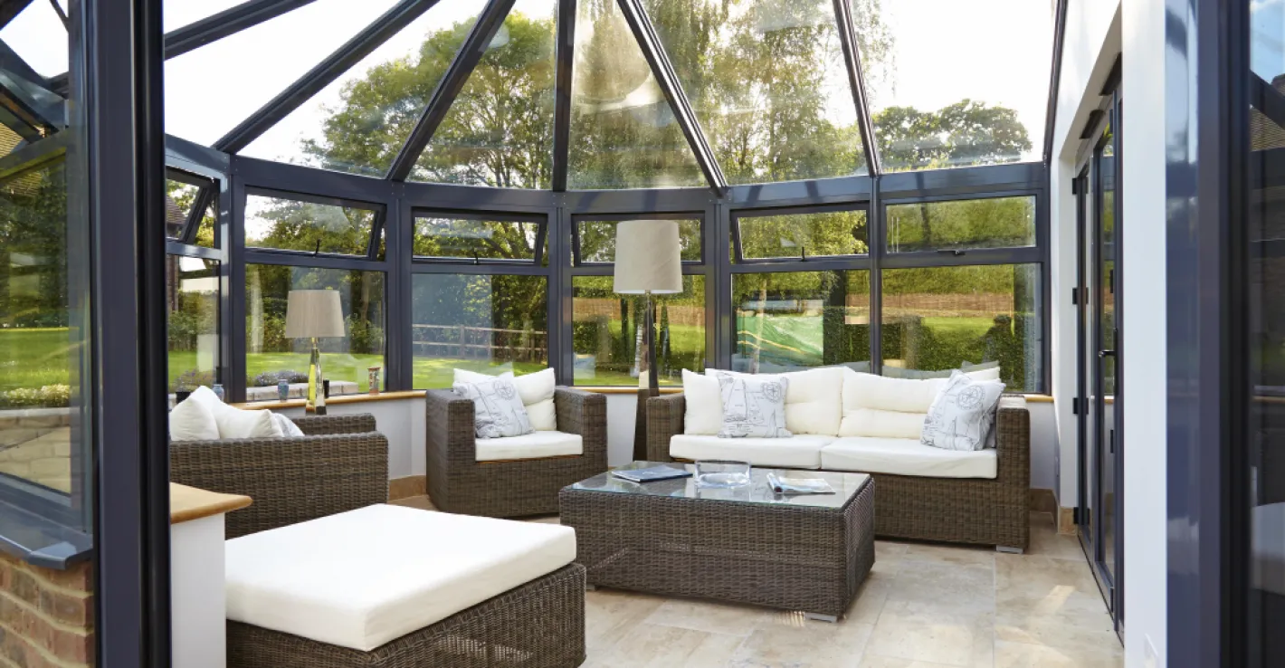 Создайте атмосферу уюта и вечного лета с зимним садом в собственном доме.