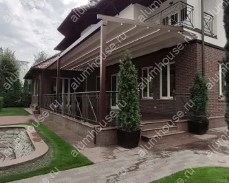 Алюминиевая пергола со складным тентом на террасе