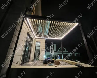 Пергола из алюминиевого профиля с поворотными ламелями