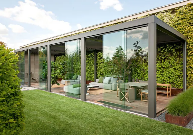 Безрамное остекление беседки
