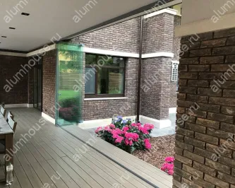 Холодное остекление гармошкой летней кухни