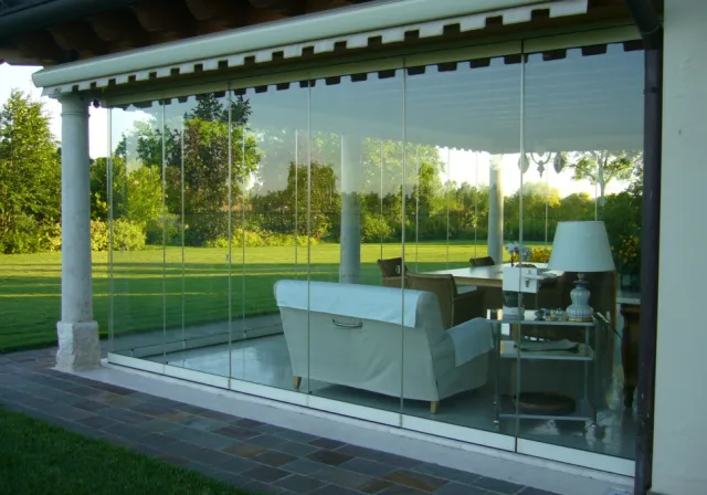 Безрамное остекление веранды