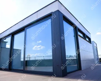 Стеклянный павильон на крыше