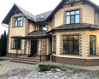 Стеклянный навес на болтовом соединении с триплексом