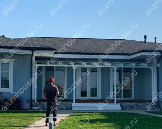 Односкатный стеклянный навес из алюминиевого профиля