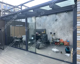 Строительство стеклянной террасы с безрамным остеклением