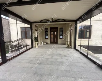 Базрамное слайдинговое остекление с тонированным стеклом "Бронза"