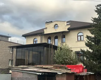 Базрамное слайдинговое остекление с тонированным стеклом "Бронза"