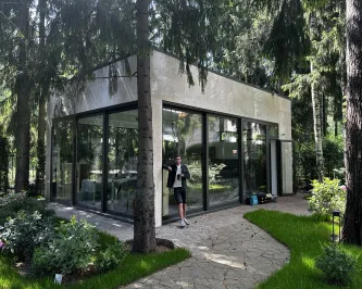 Панорамное фасадное остекление беседки барбекю из алюминия