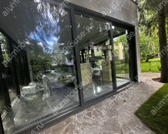 Панорамное фасадное остекление беседки барбекю из алюминия