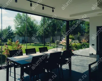 Легкое безрамное остекление летней кухни