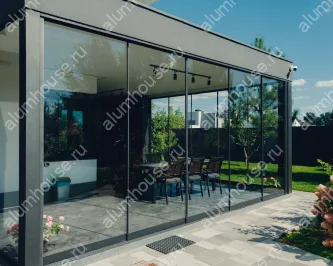 Легкое безрамное остекление летней кухни