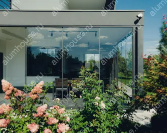 Легкое безрамное остекление летней кухни