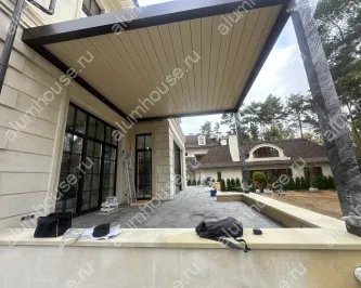 Пергола из алюминиевого профиля с поворотными ламелями