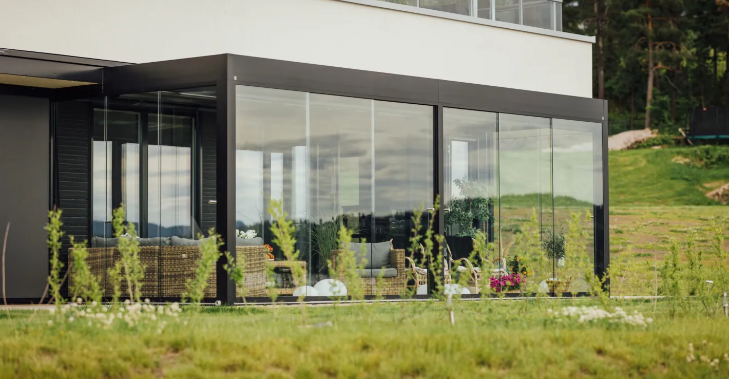 Создаем уникальное безрамное остекление при помощи алюминиевого профиля