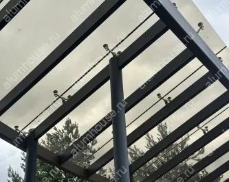 Стеклянный навес на спайдерном креплении из нержавеющей стали