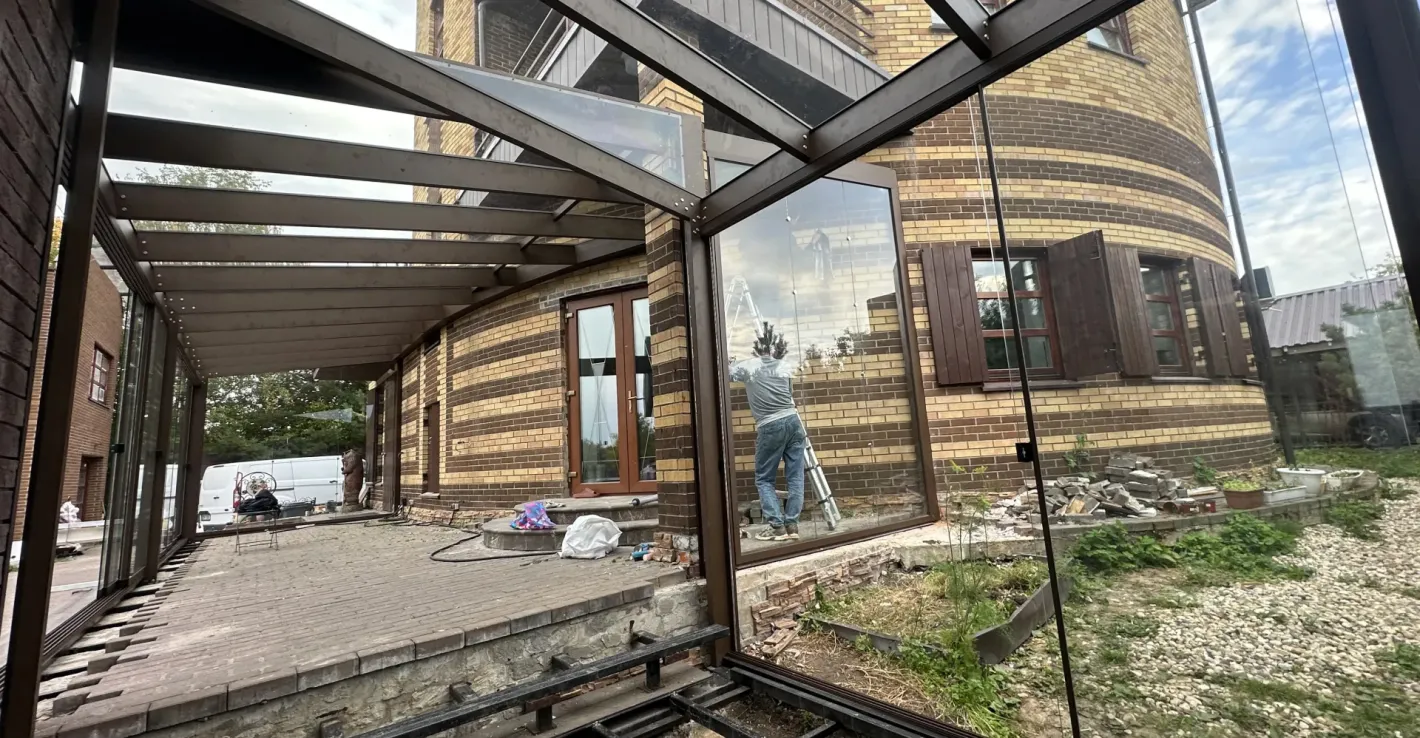 Раздвижное остекление в доме