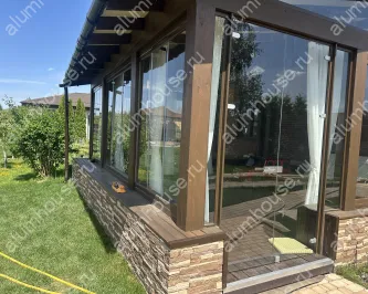 Безрамное остекление веранды системой книжка