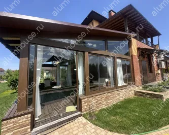 Безрамное остекление веранды системой книжка