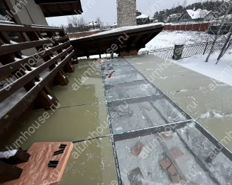 Стеклянный навес на стальном каркасе со стеклом триплекс