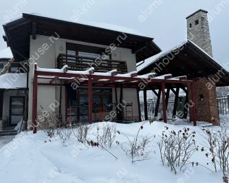 Стеклянный навес на стальном каркасе со стеклом триплекс