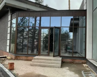 Смотреть Зимний сад из алюминия с декорацией профиля под фактуру дерева