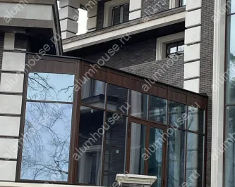 Зимний сад из алюминия с декорацией профиля под фактуру дерева