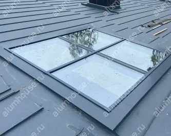 Устройство зенитных фонарей из алюминиевого профиля на крыше частного дома