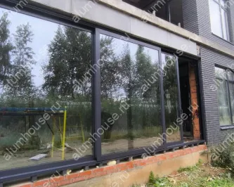 Подъемно-раздвижные двери на веранду с тремя створками Alumil S700