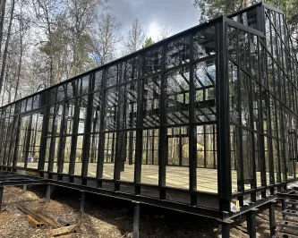 Строительство стеклянной оранжереи для мероприятий