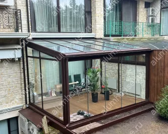 Холодный зимний сад из алюминия с раздвижными стеклянными дверьми