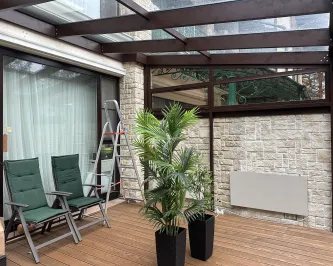 Холодный зимний сад из алюминия с раздвижными стеклянными дверьми