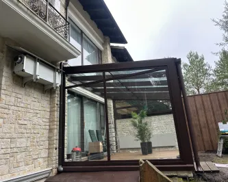 Холодный зимний сад из алюминия с раздвижными стеклянными дверьми