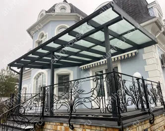 Стеклянный навес над террасой из алюминия