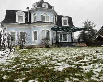 Стеклянный навес над террасой из алюминия