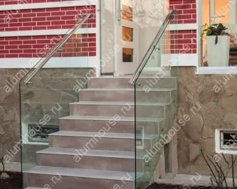Остекление веранды со стеклянным ограждением