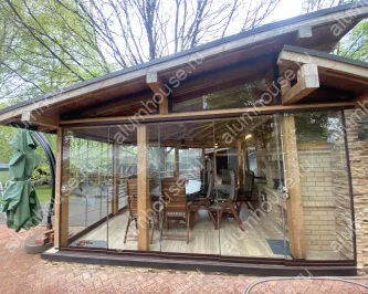 Безрамное остекление беседки из клееного бруса