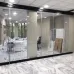Превью - Безрамные раздвижные стеклянные перегородки в офисе